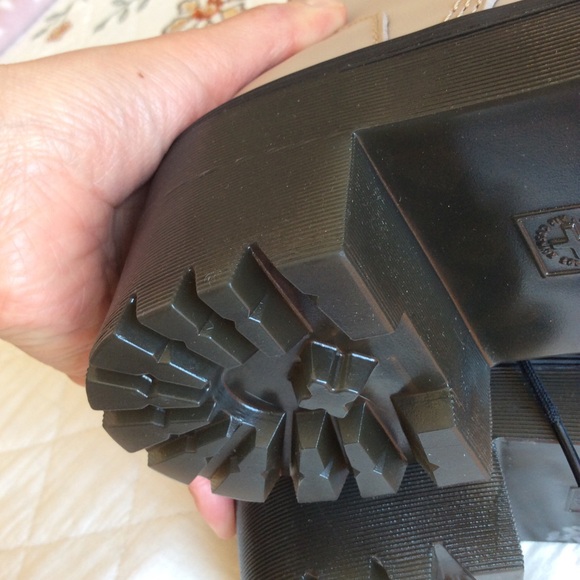 Dr. Martens Leona boots - Picture 6 of 8